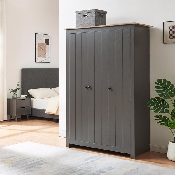 Grau-Eicheoptik Kleiderschrank mit drei Tueren, zwei Kleiderstangen und drei Ablagefaechern, geraeumiges Garderobenmoebel 175 x 120 x 52 cm