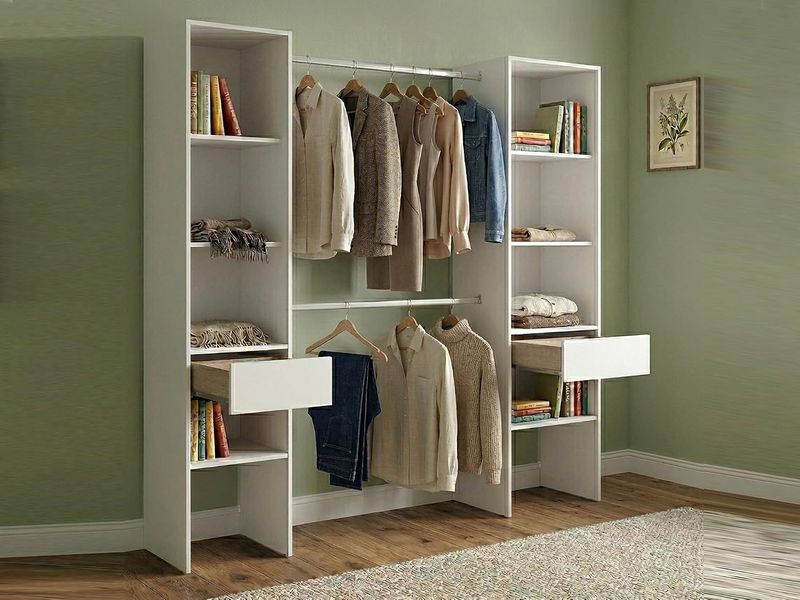 Geraeumiger weisser Garderobenschrank fuer Schlafraeume, stabil konstruiertes Aufbewahrungsmoebel 160 x 50 x 185 cm